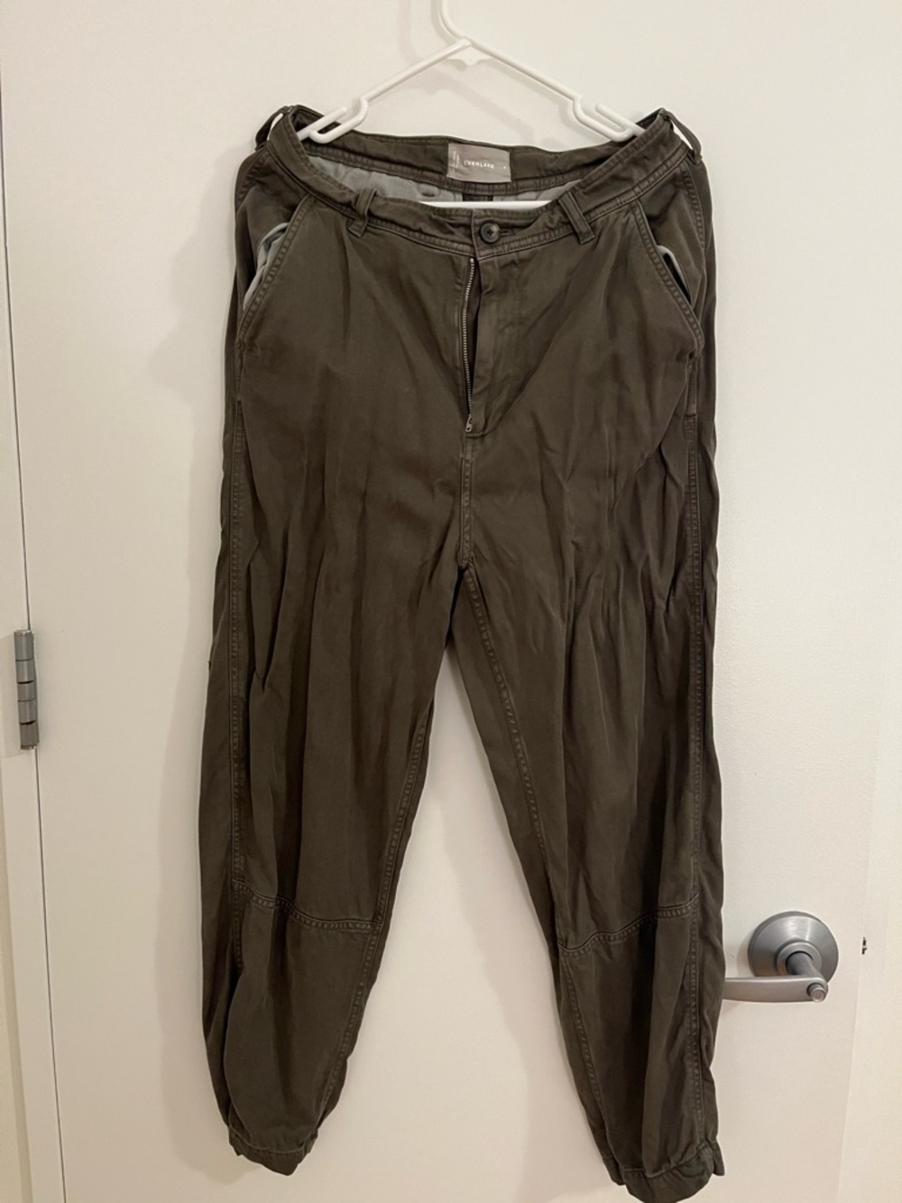 Everlane the Chino in Buttersoft - Olive size 8 - Picture 2 of 4